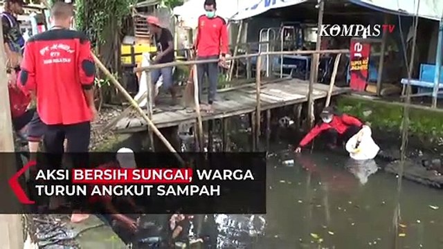Aksi Bersih Sungai, Warga di Banjarmasin Turun Angkut Sampah