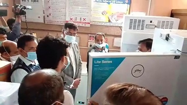 कलेक्टर मनीष सिंह पहुंचे स्वास्थ्य विभाग के रीजनल वैक्सीन वितरण केंद्र, तैयारियों का लिया जायज़ा