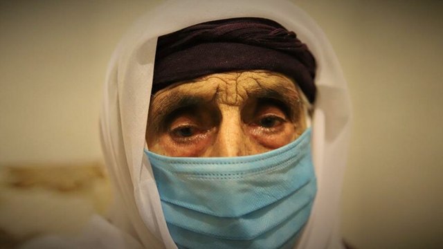 102 yaşındaki Şahide nine, Covid-19’u evinde yendi