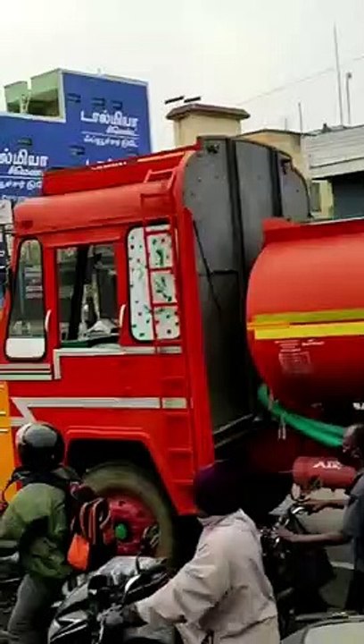 2 மாதக் குழந்தைக்காக 2.45 மணி நேரத்தில் தஞ்சை - கோவை பயணம் செய்த ஆம்புலன்ஸ்! - வீடியோ