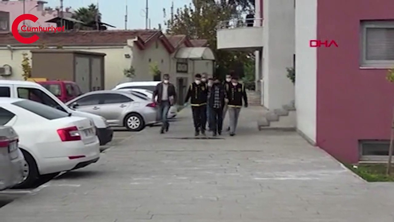 Çalıntı motosikletle 3 kadının çantasını çalan kapkaççılar yakalandı