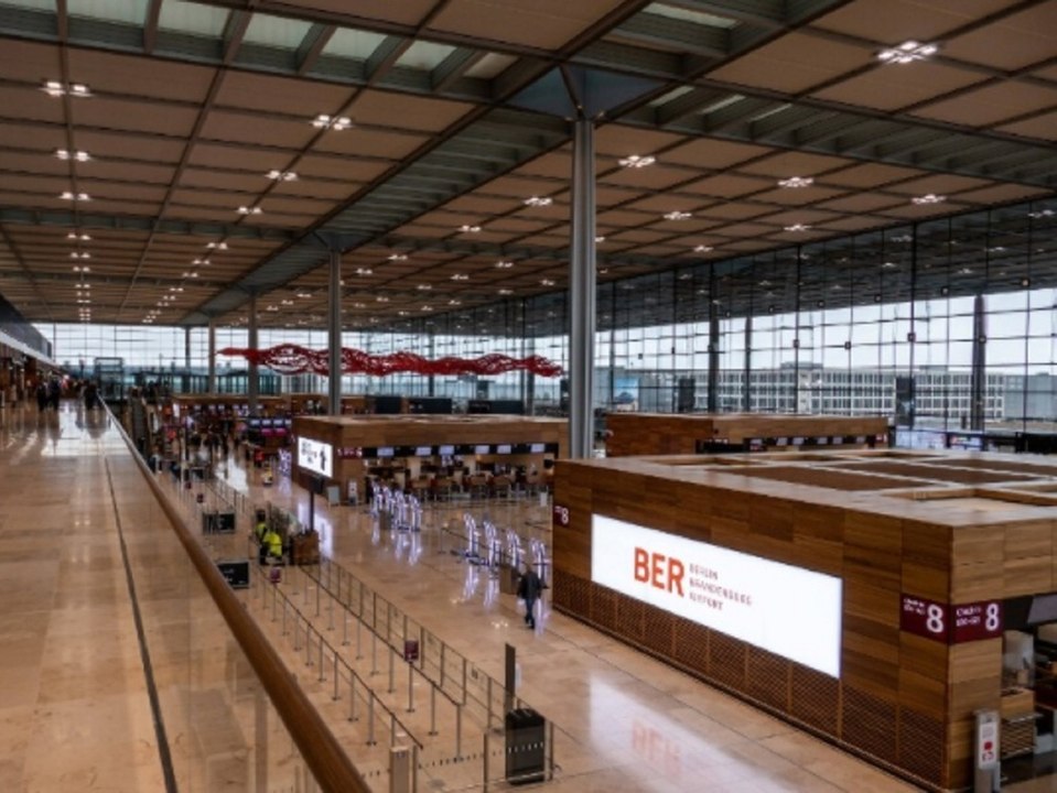 Gefährlicher Flughafen: BER-Mitarbeiter durch Stromschläge verletzt