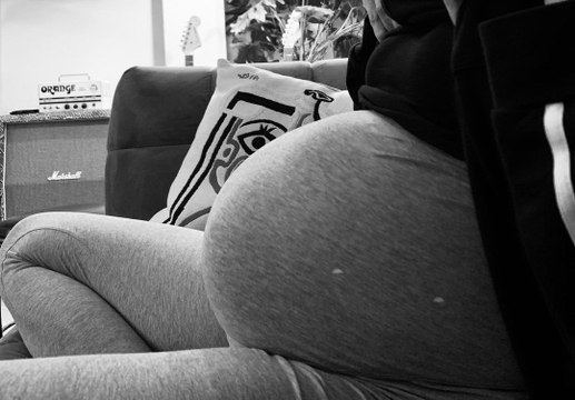 Shy’m enceinte de jumeaux ? Les internautes en sont persuadés !