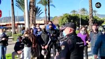 Los arruinados restauradores de Baleares desafían el veto del Gobierno y protestan ante la sede de Armengol
