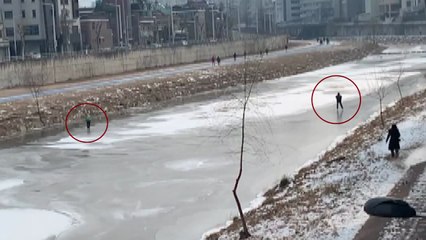 [영상] 한파에 강원도 춘천 도심 하천 꽁꽁...스케이트 타는 시민도 / YTN
