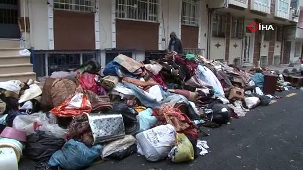 Esenler’de bir evden 3 kamyon çöp çıkartıldı