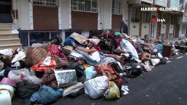 Esenler'de bir evden 3 kamyon çöp çıkartıldı