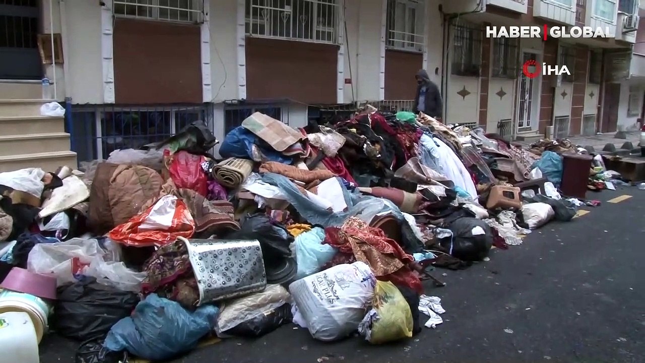 Esenler'de bir evden 3 kamyon çöp çıkartıldı