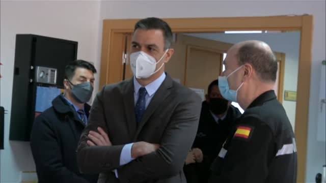 Sánchez a los militares de la UME: Agradeceros de corazón vuestro trabajo, lo estais dando todo