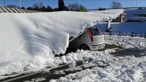 Se vienen abajo los tejadillos del parking de un centro comercial