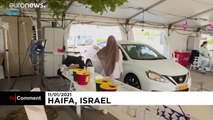 شاهد: إسرائيليون في حيفا يتلقون لقاح كوفيد-19 في سياراتهم