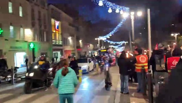 Marseille. Des centaines de personnes réunies pour la descente aux flambeaux