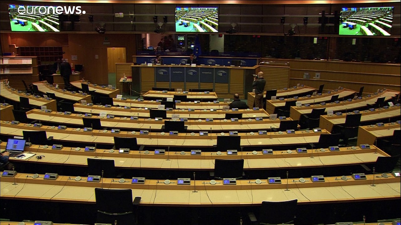 EU-Parlament debattiert Probleme beim Impf-Start