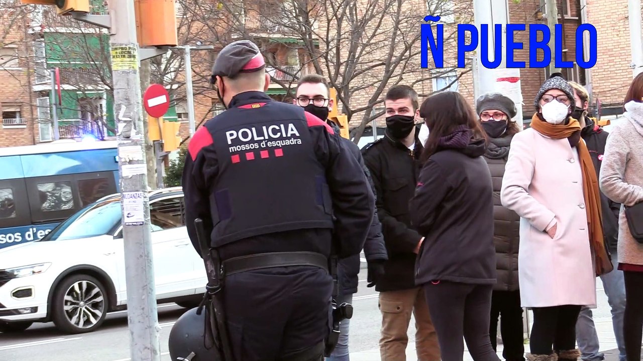 CDR y ultraizquierda acosan a los asistentes a la carpa de Vox en Pl. Llucmajor de Nou Barris