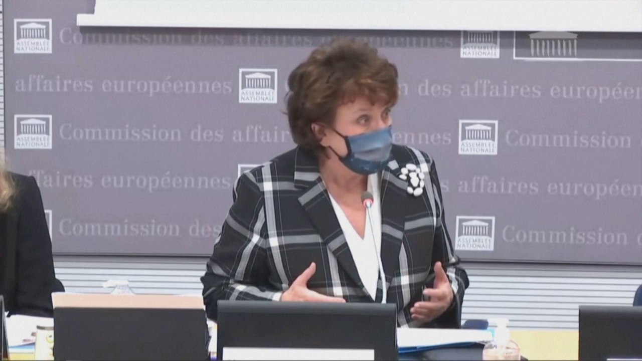 Roselyne Bachelot: "Je serais totalement irresponsable de vous donner" une "date de réouverture ferme" des lieux culturels à ce stade