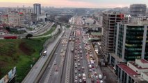 Kısıtlamaya saatler kala İstanbul’da trafik yoğunluğu