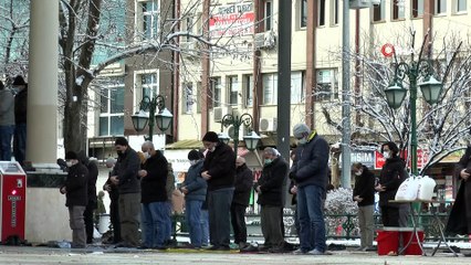Kar Üzerinde Cuma Namazı Kıldılar