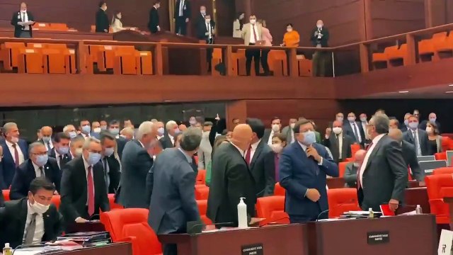 Hem dokunulmazlıkların kaldırılmasını istediler, hem olay çıkardılar! AK Parti'den flaş açıklama