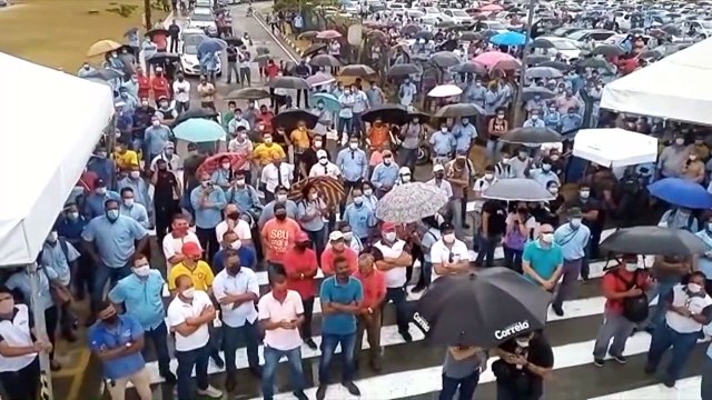 Trabalhadores protestam contra fechamento da Ford