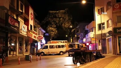 Şiddetli rüzgar beton direkleri yıktı, kabinleri yerinden söktü