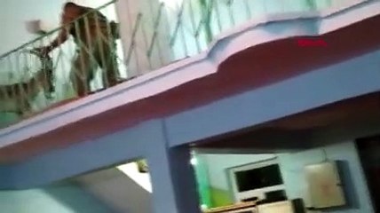 Dağ keçisi camiye girdi