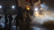 İzmir’de korku dolu anlar: Sele kapılan kadını böyle kurtardılar