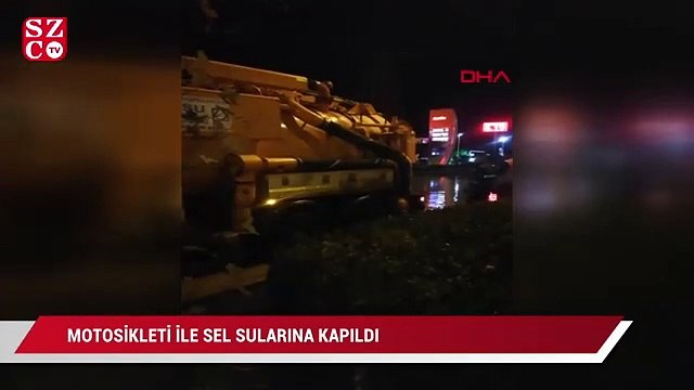 Sel sularına kapılan motosiklet sürücüsü kamerada