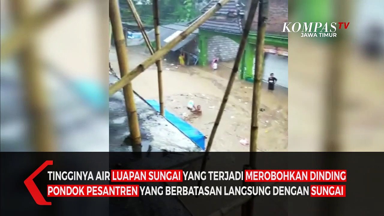 Dinding Ponpes Roboh Diterjang Banjir