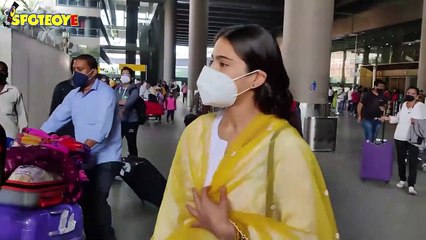 Sara Ali Khan & Arjun Bijlani with wife Spotted at the Airport | SpotboyE