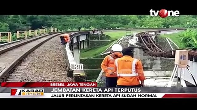 Penampakan Jembatan KAI di Brebes yang Putus Diterjang Arus