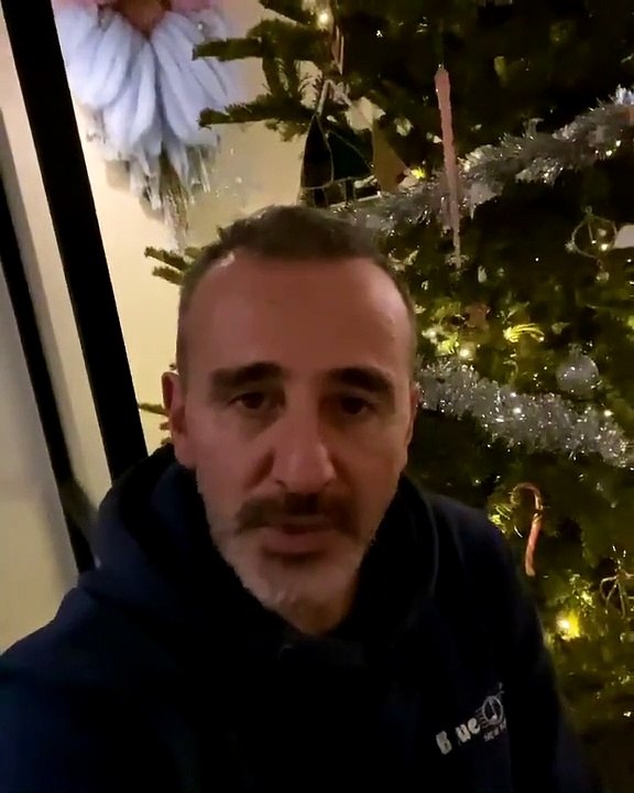 Elie Semoun censuré à deux reprises par Instagram pour avoir fait des voeux humoristiques que le réseau social accuse d'incitation à la violence