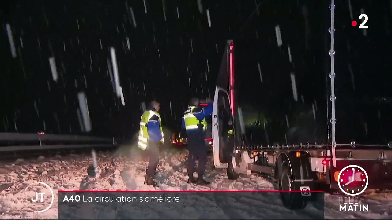 Neige : nuit de galère pour des automobilistes bloqués sur l'A40 dans l’Ain