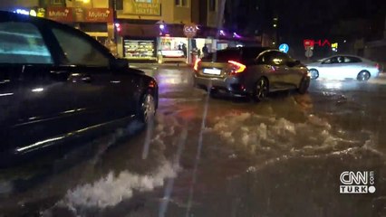 Son Dakika... İzmir sele teslim oldu... Araçlar sürüklendi, sokaklar göle döndü | Video