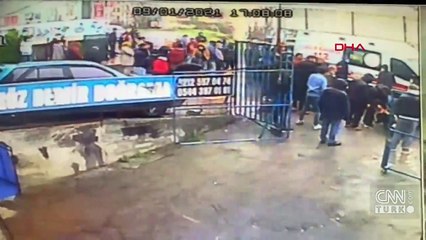 Motosiklet minibüsle kafa kafaya çarpıştı | Video