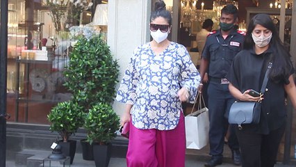 Kareena Kapoor Khan snapped at a store in Juhu | FilmiBeat