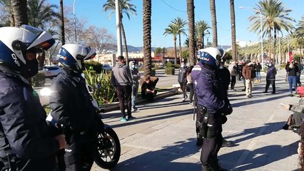 La Policía identifica a unas 40 personas congregadas ante el Consolat de Mar