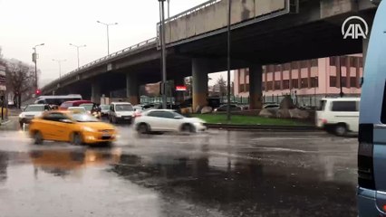 Başkentte karla karışık yağmur ve kar yağışı etkili oldu