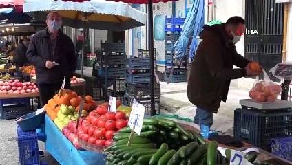 Pandemiden etkilenen pazarcılar zor günler geçiriyor