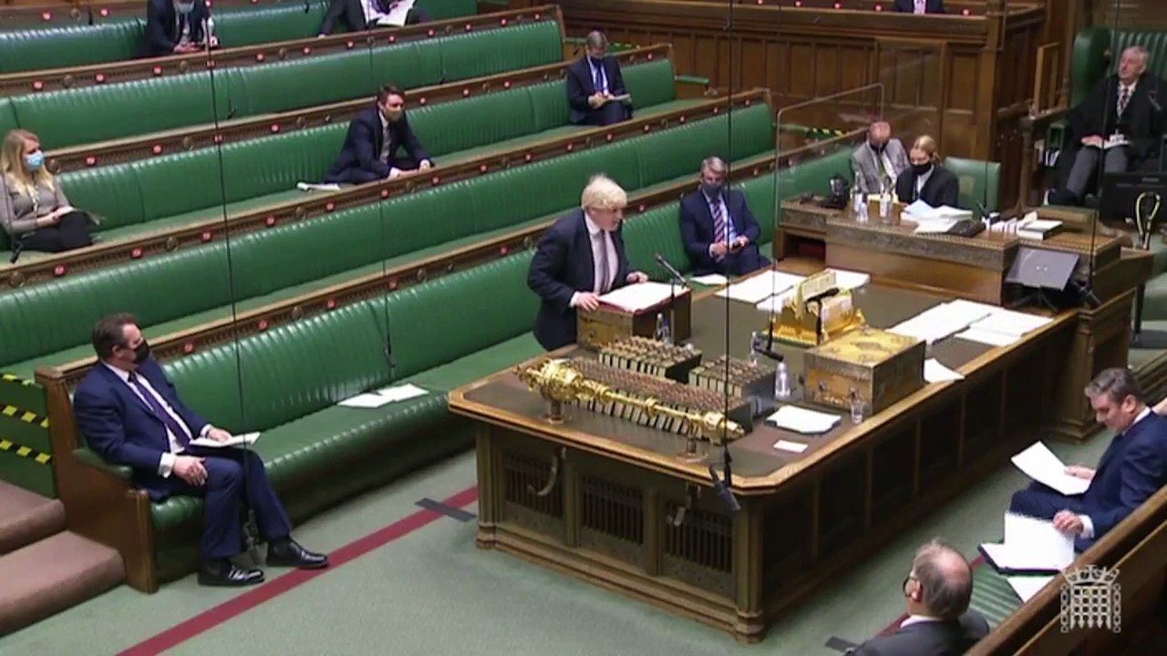 Keir Starmer points out school meal packages Boris Johnson branded 'disgraceful' largely follow Government guidelines