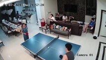 Régis joue au ping-pong