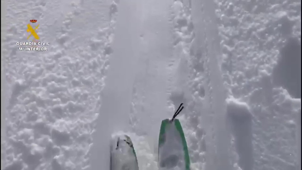 La Guardia Civil ayuda a vecinos aislados de Ponga y Onís