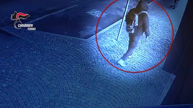 Rivoli (TO) - Rapina supermercato e minaccia cassiera con forbici arrestato (12.01.21)