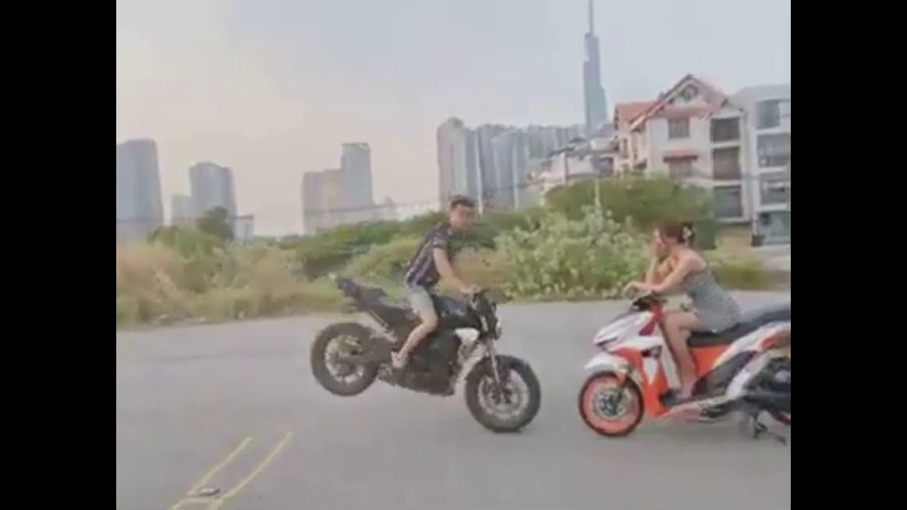 Fall flat on face because of showing off with girlfriend - Funny Dailymotion Video