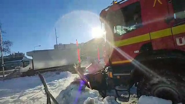 La UME realiza labores de limpieza en las calles de Madrid