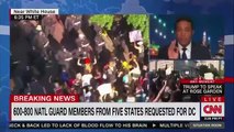 Polis Trump'ın yürüyeceği yoldaki göstericileri ezip geçti