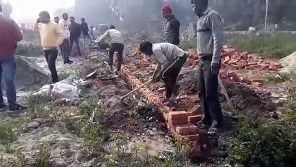 नगर पंचायत की भूमि हो रहा अवैध निर्माण