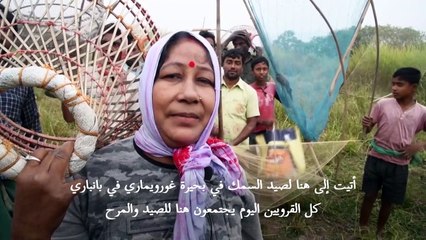 المئات يصطادون في بحيرة هندية احتفالاً بموسم الحصاد