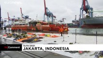 شاهد: ميناء جاكرتا يستقبل المزيد من حطام طائرة البوينغ الإندونيسية التي تحطمت بعد دقائق على إقلاعها