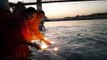 Makar Sankranti: कोरोना संक्रमण और ठंड पर आस्था भारी, खारुन नदी में श्रद्धालु लगा रहे पुण्य की डुबकी