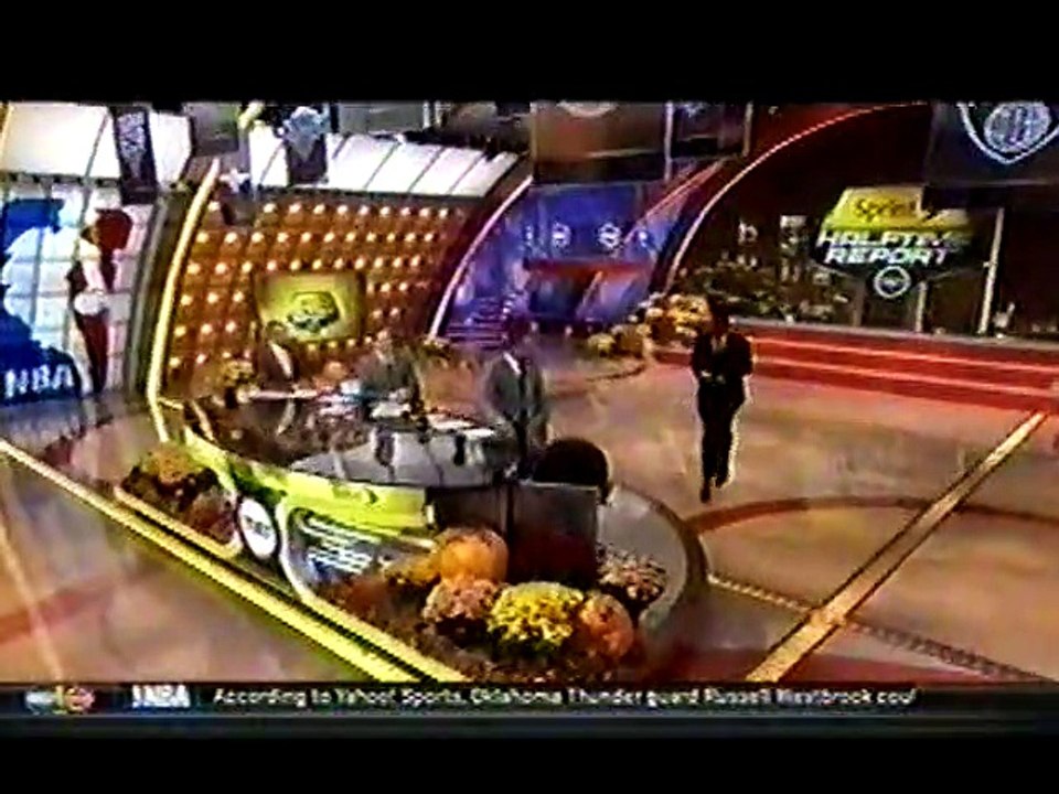Chris Webber impersonates Kenny Smith & talks basketball.